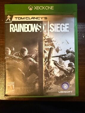 Tom Clancy's Rainbow Six Siege - Xbox One (Green) by Ubisoft